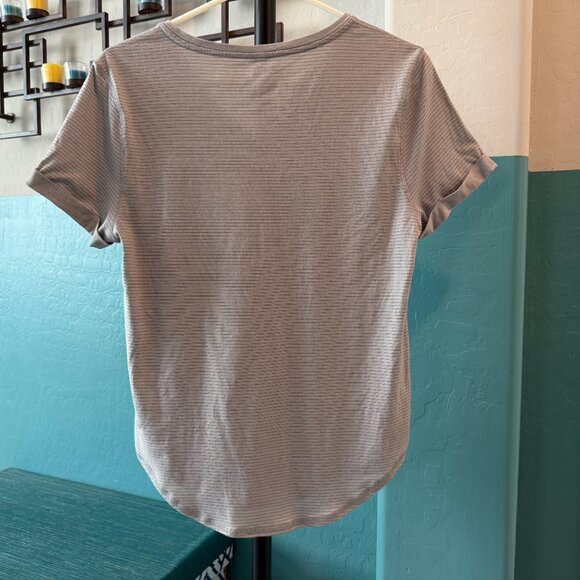 Lululemon Love Tee V Neck in Gray with mini stripe, rolled sleeves, size 8 - Picture 4 of 6